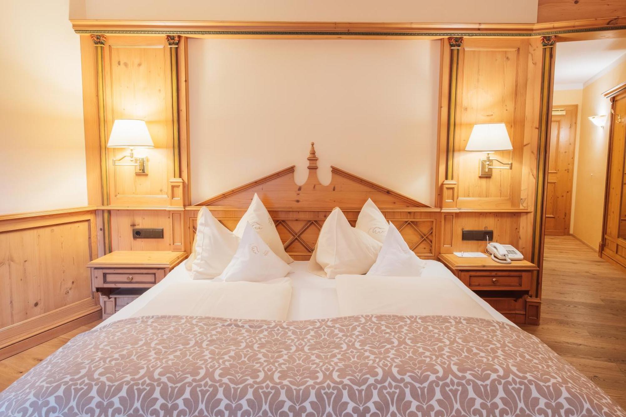 Deluxe Junior Suite,1683810422:JPEG